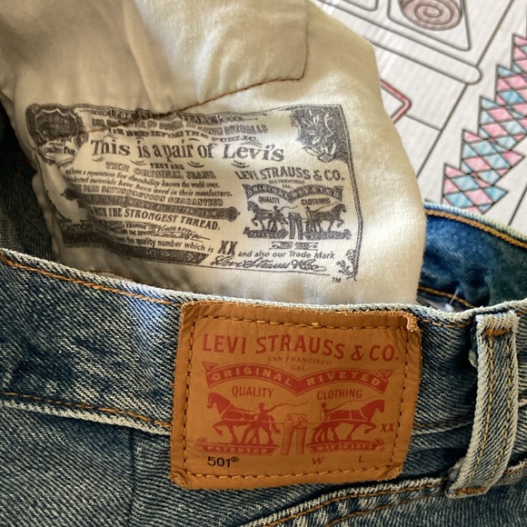 Levi’s 501 Premium Denim Distressed Button Fly Five Pocket Jean Shorts Sz 27 - Picture 6 of 12